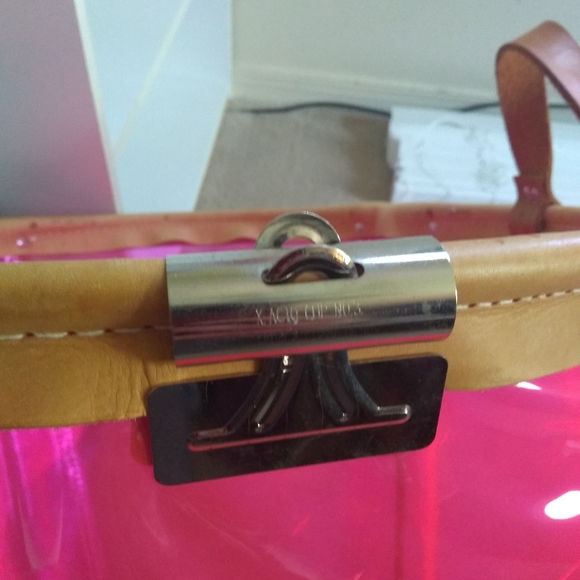 βΌοΈ SOLD βΌοΈ VS Pink store display bin - Picture 2 of 6